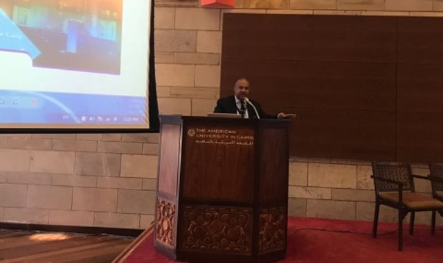 إبراهيم عشماوي خلال "مؤتمر التطوير العقاري" بالجامعة الأمريكية