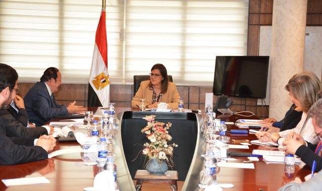 وزيرة التخطيط تلتقي قيادات جامعة النيل