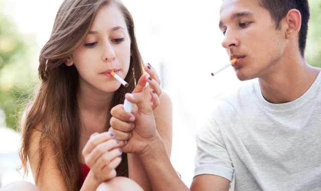 زيادة انتشار التدخين بين الذكور مقارنة بالإناث