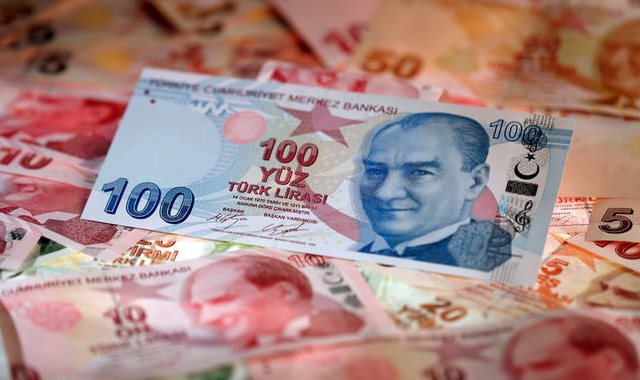 هبوط الليرة التركية أمام الدولار