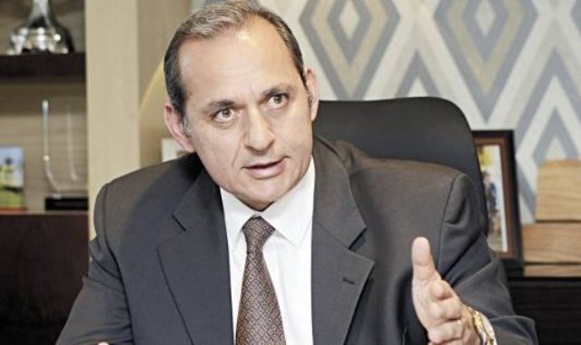 هشام عكاشة رئيس البنك الأهلى المصرى