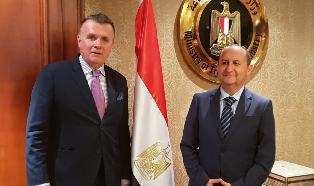 وزير التجارة والصناعة يستقبل سفير السويد بالقاهرة