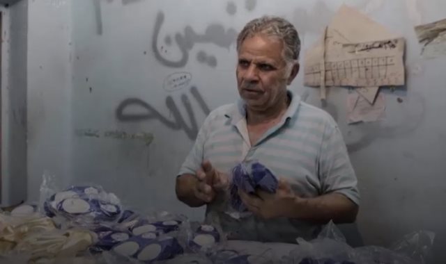 محمود صالح أقدم صانع أحذية باليه 