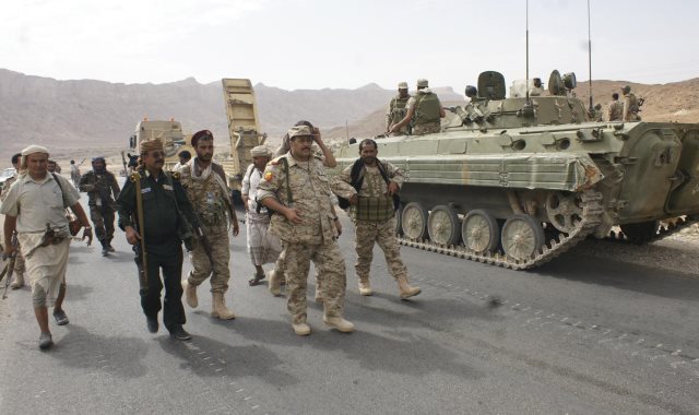 الجيش اليمنى يقطع خطوط إمداد الحوثيين