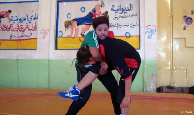 تدريب فريق المصارعة النسائى في العراق