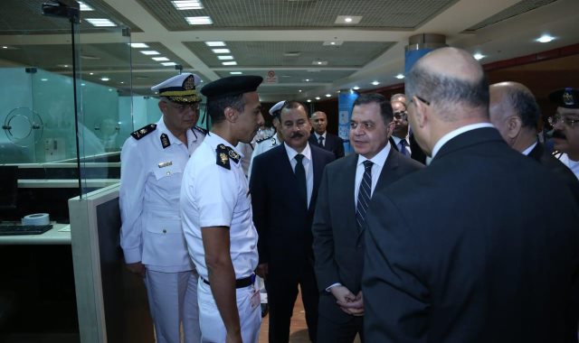 وزير الداخلية يتفقد مطار شرم الشيخ