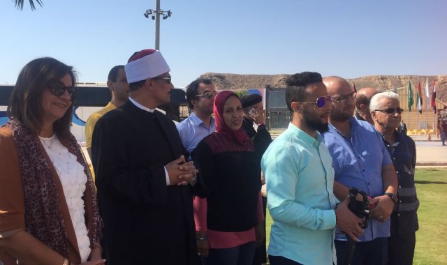 وزيرة الهجرة تزور مسجد الصحابة وكنيسة القديسين بشرم الشيخ 