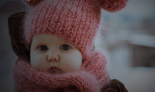 طفل في فترة الشتاء