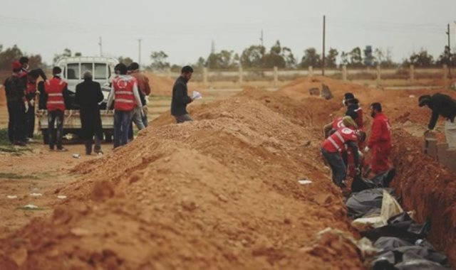 العثور على 22 جثة بمقبرة جماعية بدرنة الليبية