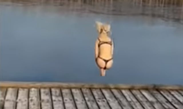 فتاة تقفز في بحيرة متجمدة