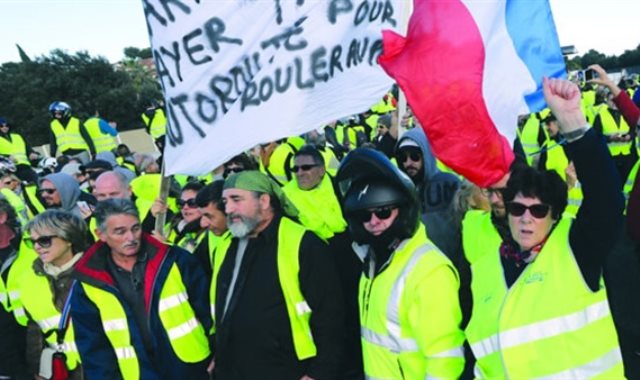 احتجاجات رفع الأسعار الفرنسية تصل قصر الإليزية
