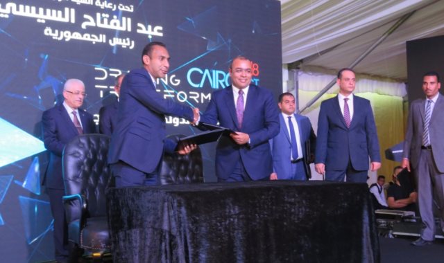 أحمد مكي رئيس شركة فايبر مصر خلال توقيع الاتفاقية