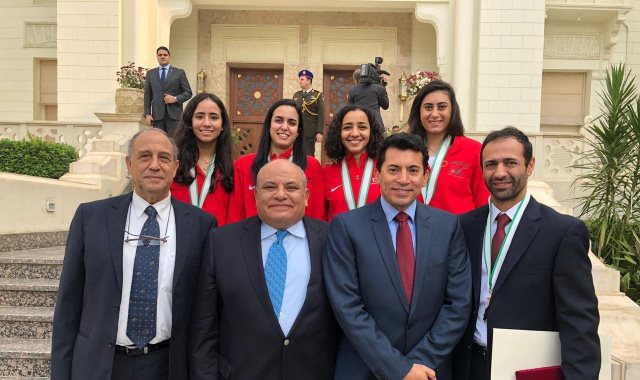 منتخب سيدات الاسكواش مع وزير الرياضة