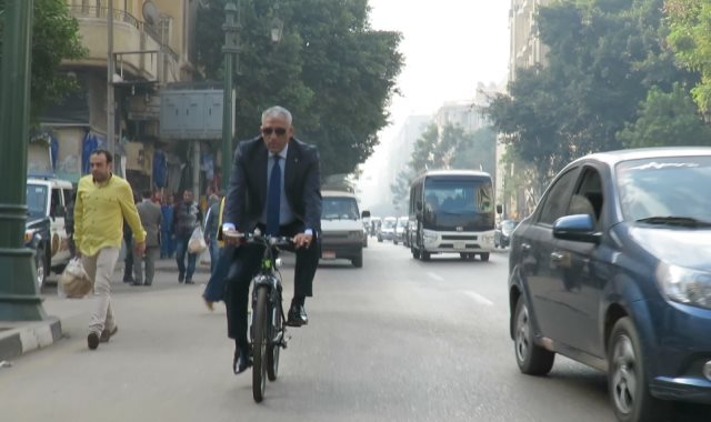 النائب محمد الحسينى يقود دراجته