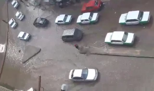 شوارع شبرا بدمنهور يتحول لبرك  بعد سقوط الأمطار