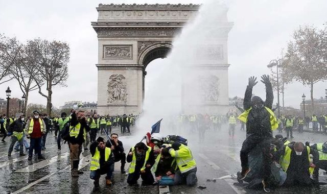 دول أوروبية وعربية تُحذر رعاياها فى فرنسا من تظاهرات السبت