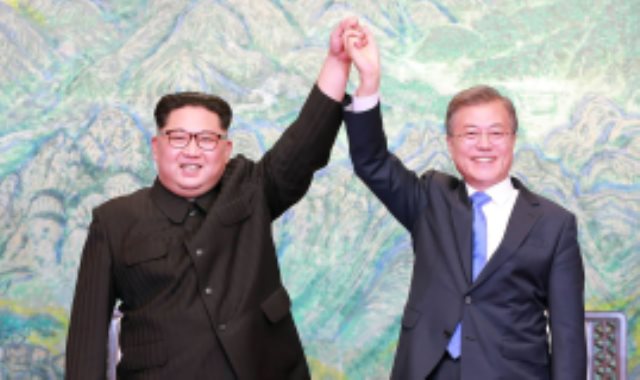 رئيس كوريا الجنوبية ونظيره الكورى الشمالى