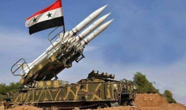 الدفاعات السورية تصدت لأهداف بمحيط مطار دمشق الدولي