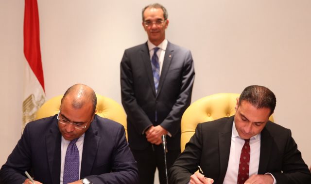 وزير الاتصالات الدكتور عمرو طلعت خلال توقيع بروتوكول التعاون