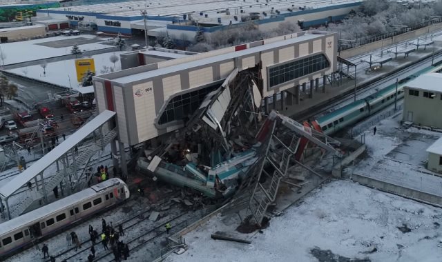 حادث اصطدام قطارين في العاصمة التركية أنقرة