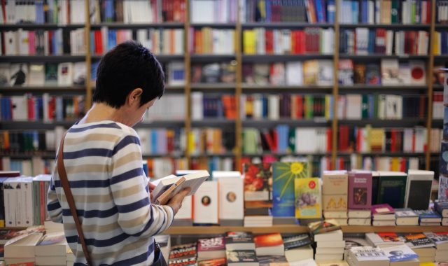 رئيس اتحاد الناشرين يحسم أمر سور الأزبكية: خارج معرض الكتاب هذا العام