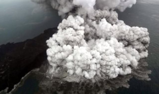 ثوران البركان فى إندونيسيا