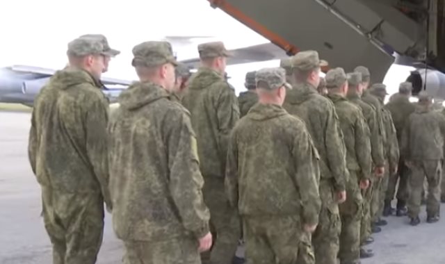 عودة 100 جندى روسى بعد أداء مهامهم بسوريا