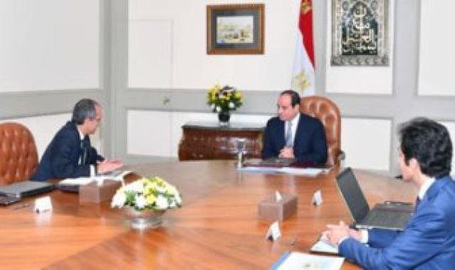 اجتماع الرئيس السيسى مع وزير وزير الاتصالات