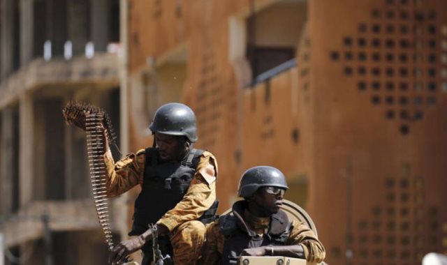 عناصر من الشرطة فى بوركينا فاسو
