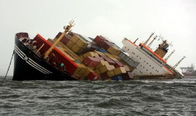 غرق سفينة شحن قبالة الصين