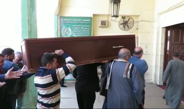 جانب من وصول جثمان كاميليا السادات لمسجد المصطفى بصلاح سالم