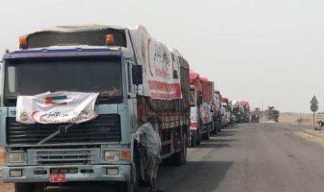 الهلال الأحمر الإماراتى يقدم مساعدات لـ 5 آلاف يمنى 