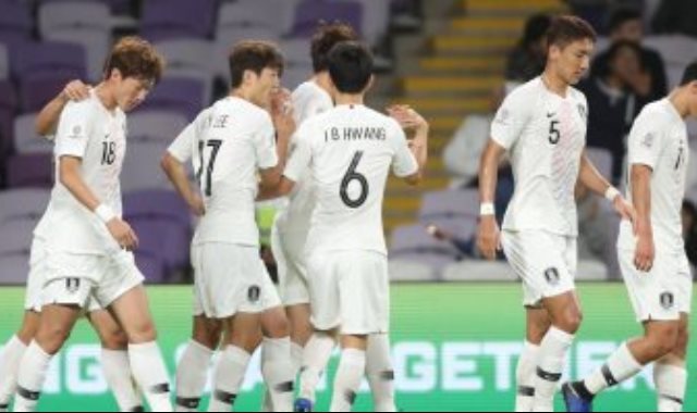 منتخب كوريا الجنوبية يحتفل بالهدف
