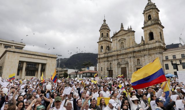 مسيرة ضد العنف فى كولومبيا 