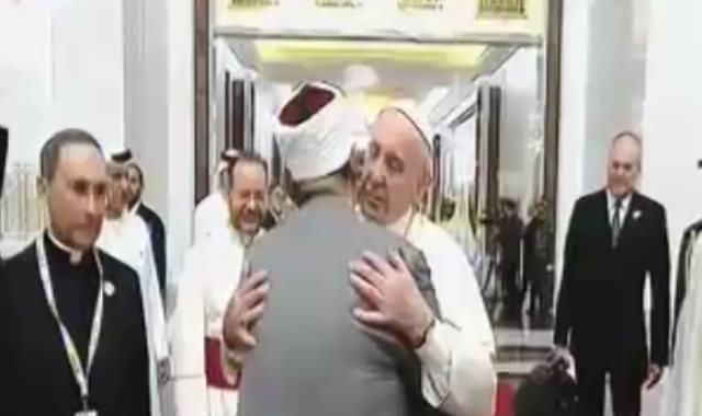 شيخ الأزهر يستقبلان البابا فرنسيس
