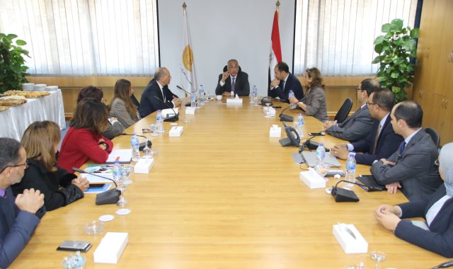 محافظ البنك المركزي طارق عامر خلال الاجتماع