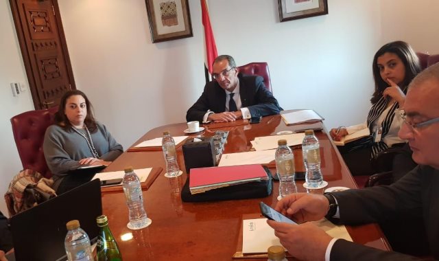 وزير الاتصالات خلال اجتماعه مع ممثلي IDC
