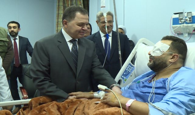 وزير الداخلية يزور مصابي الدرب الأحمر