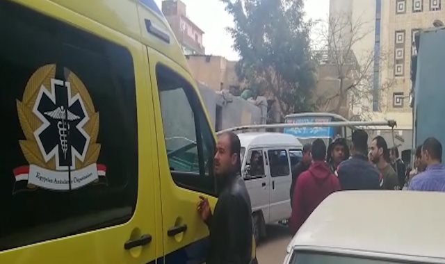 سيارات الإسعاف تنقل جثامين ضحايا حادث محطة مصر لمشرحة زينهم