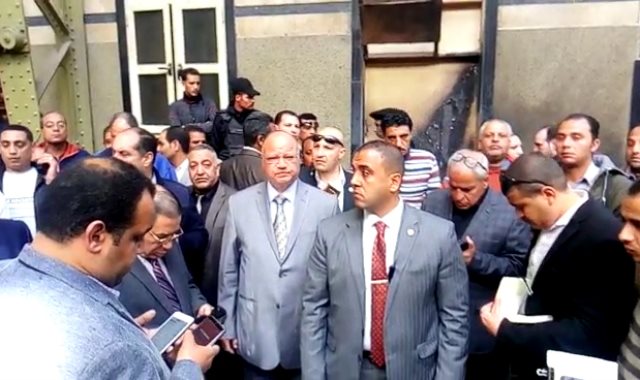  محافظ القاهرة يتفقد موقع حريق محطة رمسيس