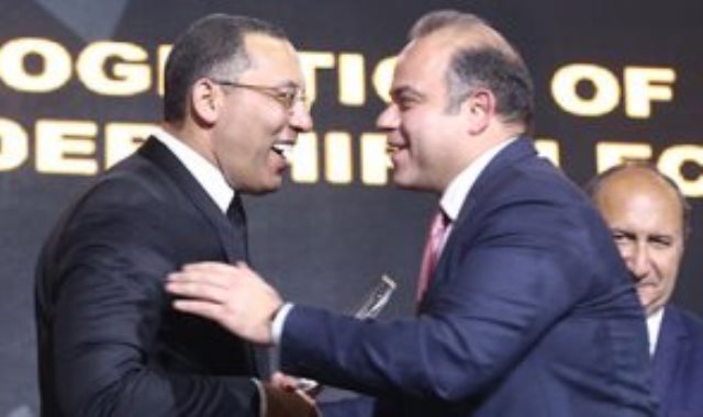 تكريم محمد فريد رئيس البورصة بحفل bt100