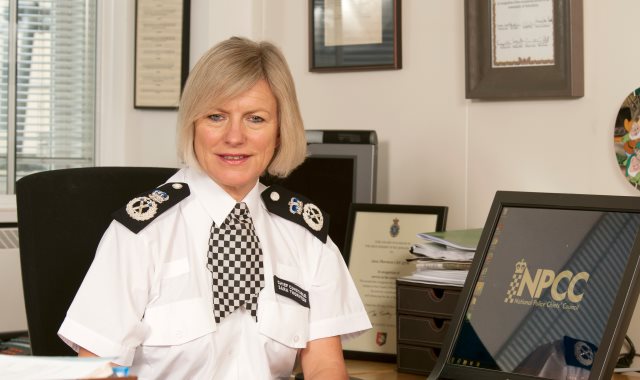 سارة ثورنتون رئيس مجلس رؤساء الشرطة البريطانية 