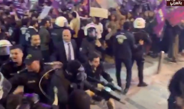 شرطة أردوغان تهاجم مظاهرة للنساء فى تركيا