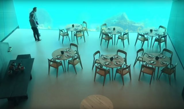 مطعم أوروبي "أندر" مغمور تحت الماء
