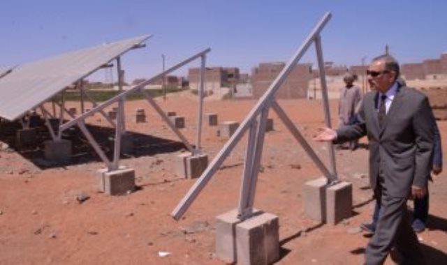  محافظ أسيوط يتفقد موقع محطة الطاقة الشمسية