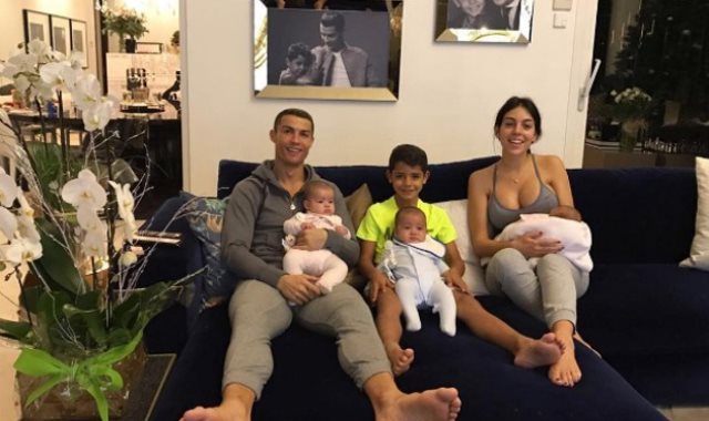 رونالدو مع عائلته