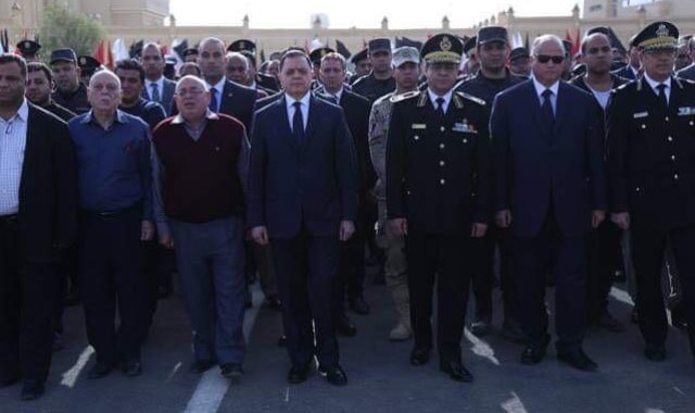 وزير الداخلية يتقدم الجنازة العسكرية للشهيد النقيب ماجد عبد الرازق 