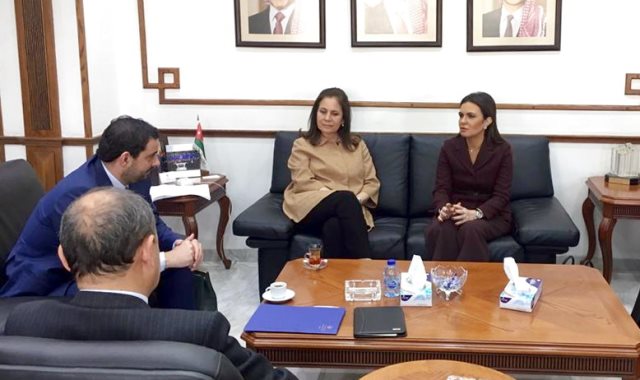سحر نصر خلال لقائها مع وزير الصناعة الأردني
