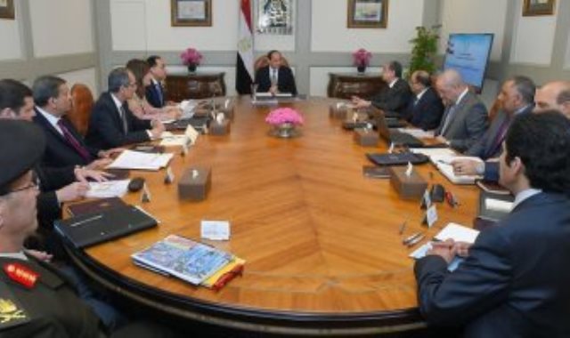 الرئيس عبد الفتاح السيسي يجتمع مع الحكومة