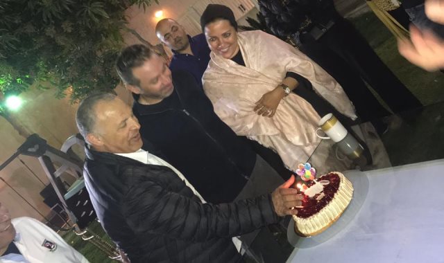 أبو ريدة يحتفل بعيد ميلاد حازم إمام في منزله